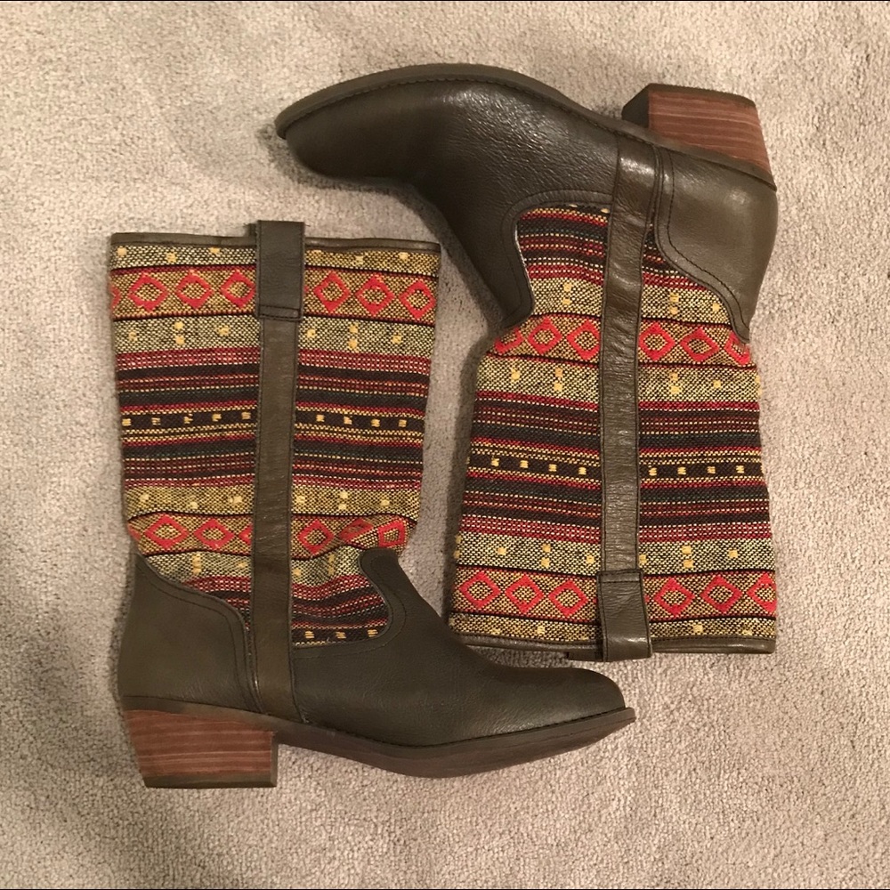 Never Worn - Steve Madden Boots - Size 8